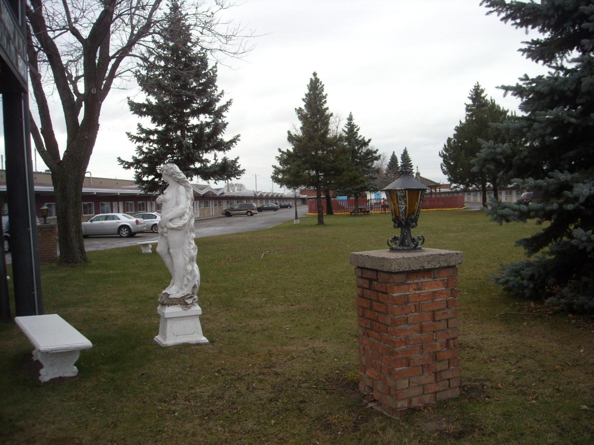 Grand Motel Saint-Hubert Longueuil Exterior foto
